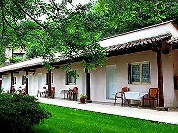 Logis Restaurant La Corniche Des Cevennes סן-ז'אן-דו-גאר