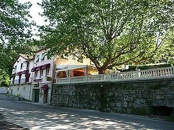 Logis Restaurant La Corniche Des Cevennes 2* סן-ז'אן-דו-גאר
